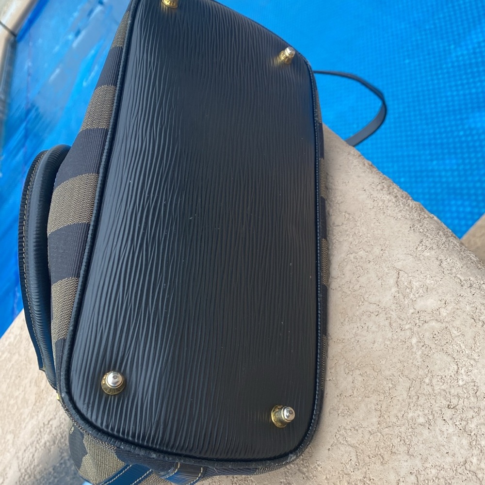 Gorgeous FENDI BAG! - Picture 3 of 12